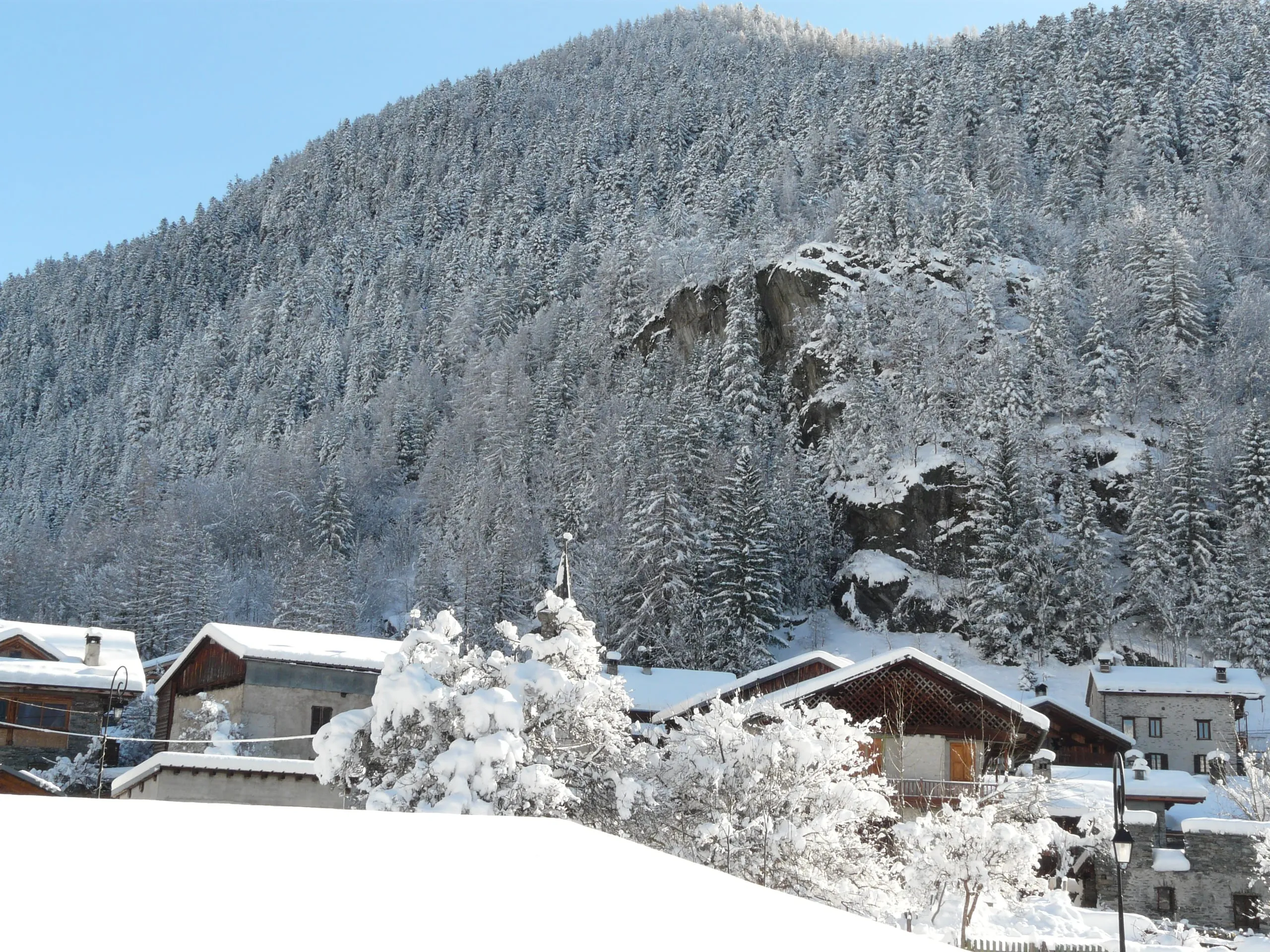 The hamlet of La Masure under deep snow